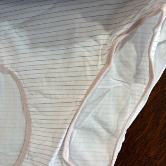 NWT Laura Ashley briefs, size medium, 5-pack - Picture 6 of 8